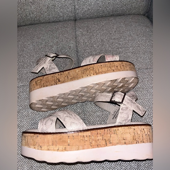 Fluffie sandal by Corky's Champagne strap platform sandals size 7 - Picture 6 of 8